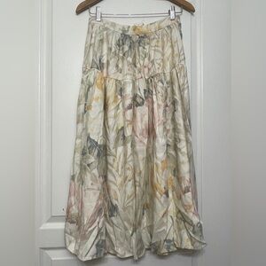 H&M floral midi skirt. Size 6